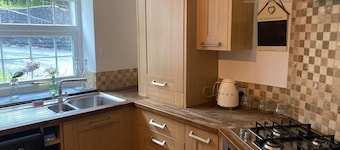 2-Bed Cottage in in Welsh Valley Nr Swansea