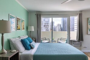 1 chambre, fer et planche à repasser, accès au Wi-Fi (inclus)