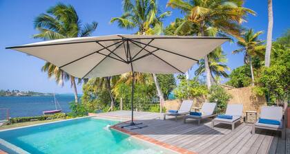 Manzelle & Mazurka ,up to 18 guests
Luxury beach front villa in Martinique