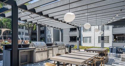 Modern Sunnyvale 3BR w/ Gym, Pool & Parking, near freeways, by Blueground