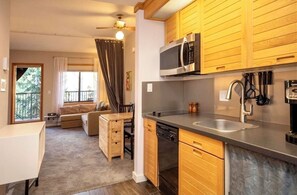 Refrigerador, microondas, parrilla de estufa y lavavajillas