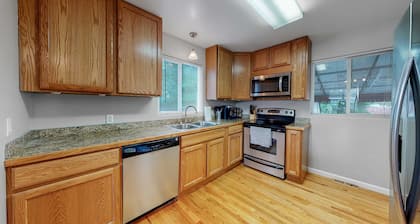 King Beds Near Casa Bonita, Downtown/Red Rocks/Restaurants and all things Denver