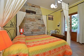 6 bedrooms, iron/ironing board, free WiFi, bed sheets - Villa Medicina, Pescia, Italy (Pescia)