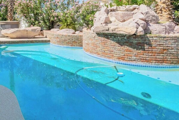 Piscine extérieure, piscine chauffée