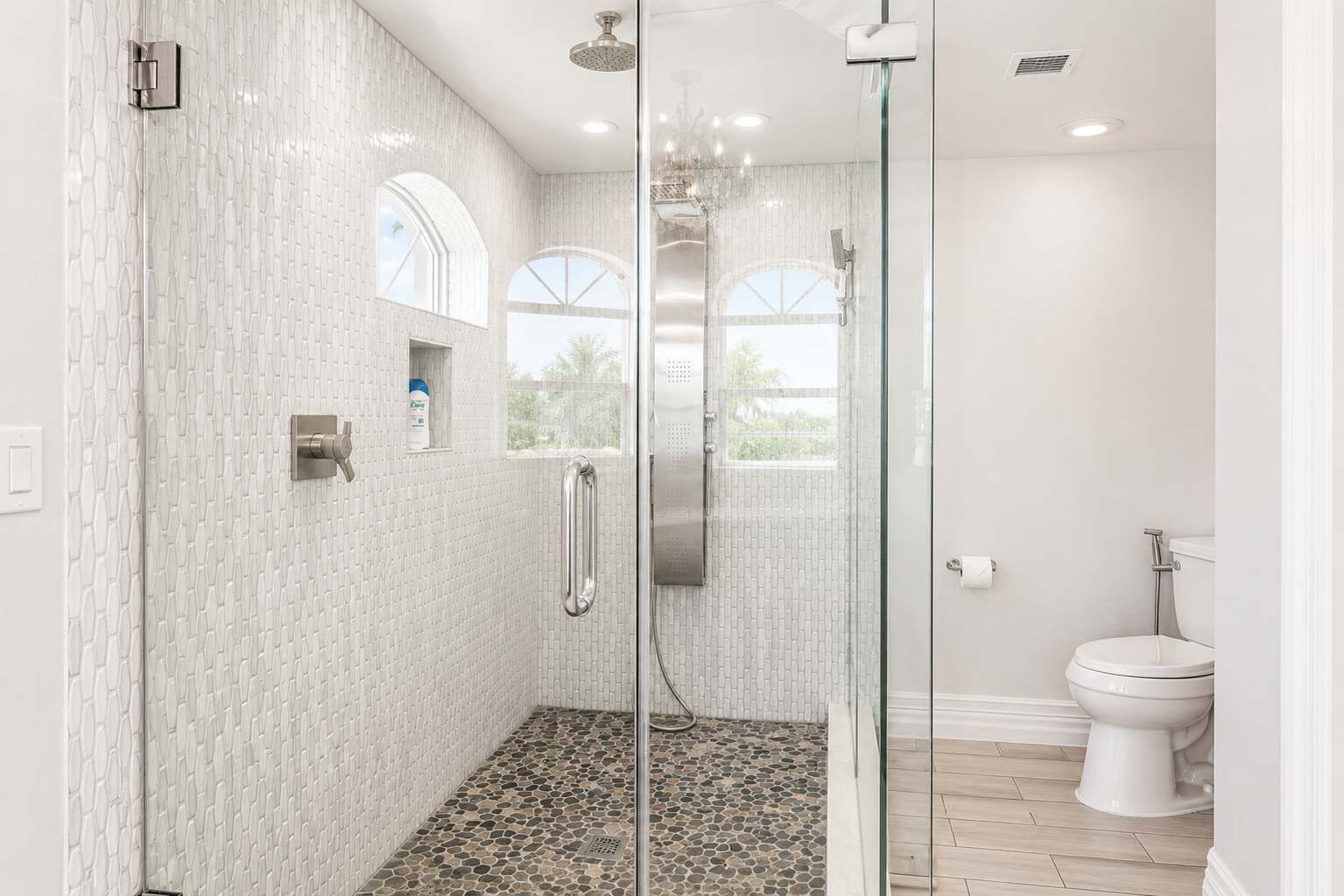Shower, hair dryer, towels, shampoo