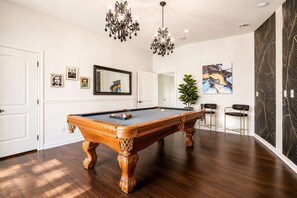 Games room - The Gatsby I By Hotel Home Stays (Mesa)