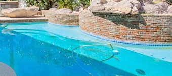 The Gatsby - Sleeps 22 in beds!