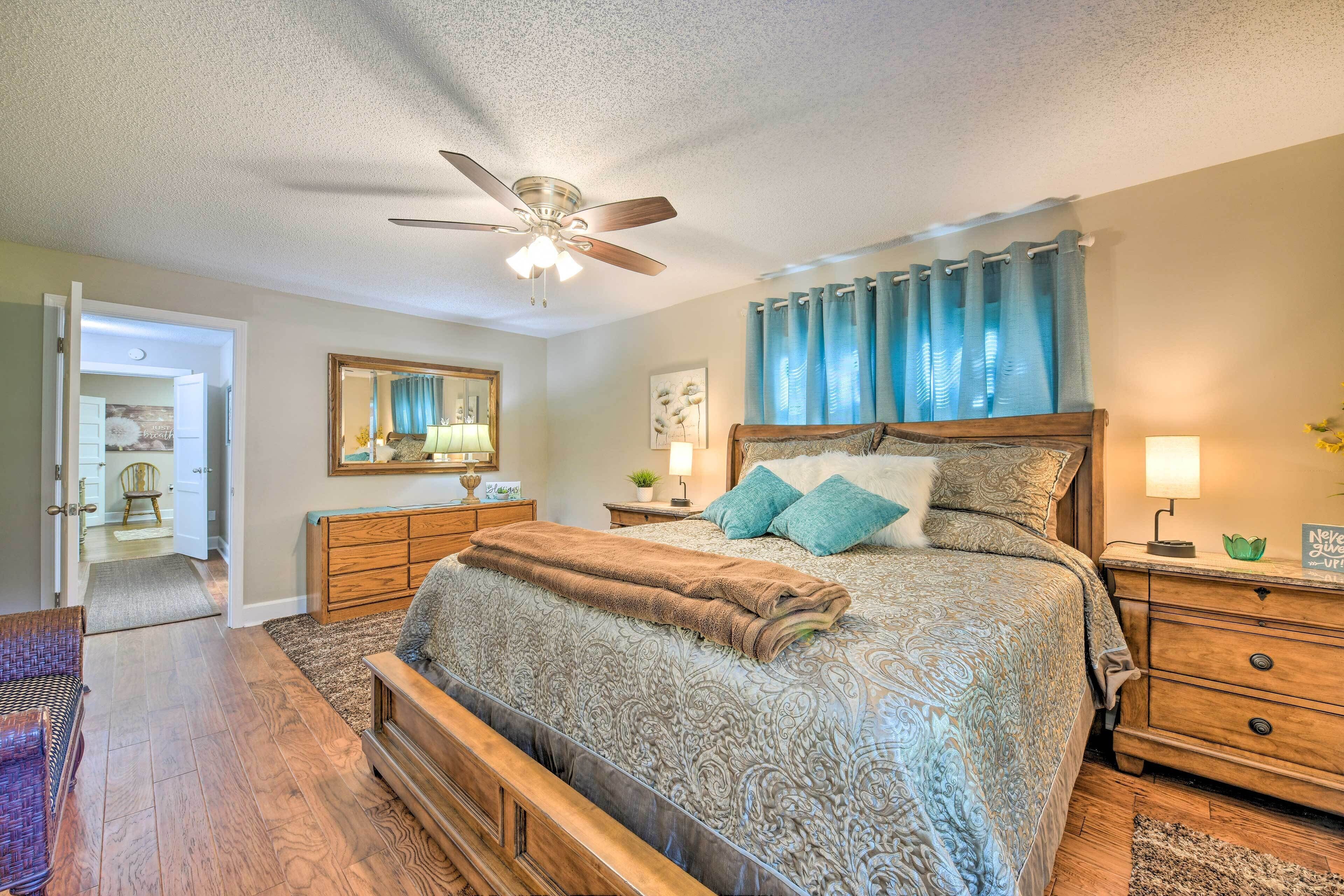 3 bedrooms, iron/ironing board, internet, bed sheets