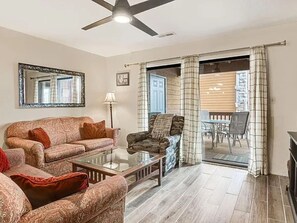 Smart TV, fireplace, DVD player, books - Family Owned BRANSON CONDO WITH BALCONY overlooks pool & playground#5 - Wi-Fi  (Branson)