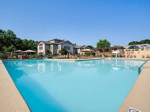 Piscine couverte, piscine extérieure