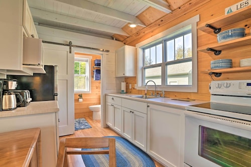 Cozy Cedarville Cottage - Walk to Lake Huron!