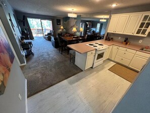 Interior - Family Owned Walk in Condo with Balcony -ramp access#6 (Branson)