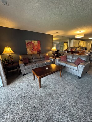 Una Smart TV, una chimenea