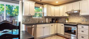 Devon Court - Adorable Remodeled, Quiet, Near Town, Fenced Yard, Pet Friendly