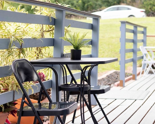 Spacious Naalehu Guesthouse Suites