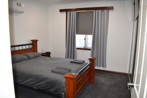 4 makuuhuonetta, silitysrauta/-lauta, vauvan matkasänky, ilmainen Wi-Fi