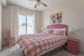 2 chambres, fer et planche à repasser, Wi-Fi gratuit, draps fournis