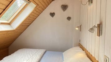 3 slaapkamers, een strijkplank/strijkijzer, reisbedje, gratis wifi