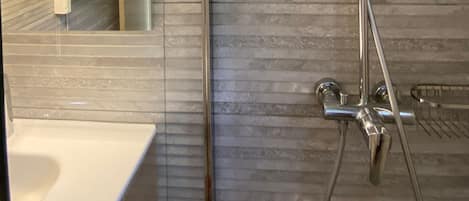 Douche, séchoir à cheveux
