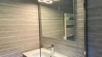 Een douche, een haardroger