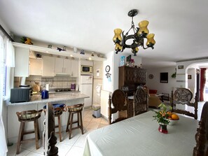 Kühlschrank, Mikrowelle, Ofen