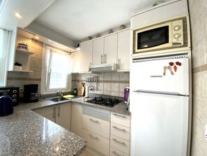 Kühlschrank, Mikrowelle, Ofen