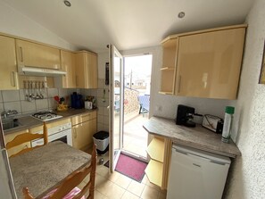 Kühlschrank, Mikrowelle, Ofen