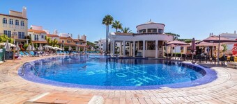 T5 Townhouse, direct access to main Old Village pool. Located in Vilamoura