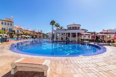 T5 Townhouse, direct access to main Old Village pool. Located in Vilamoura