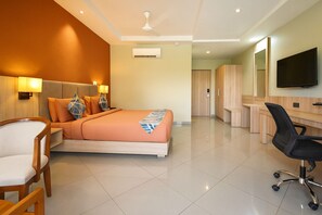 Executive Room | In-room safe, individually decorated, individually furnished, desk