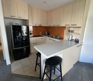 Refrigerador, microondas, horno, lavavajillas