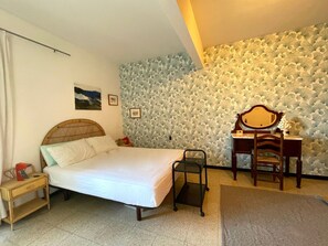 4 slaapkamers, een strijkplank/strijkijzer, wifi (toeslag), beddengoed