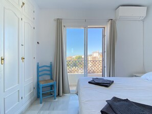 2 室のベッドルーム、アイロン / アイロン台、WiFi (無料)、ベッドシーツ