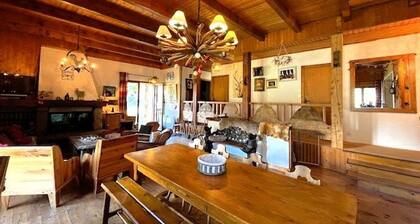Chalet cosy sur pistes avec cheminée, terrasse et studio indépendant pour 14 pers.