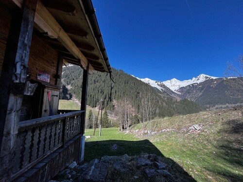 Naturchalet auf den Pisten im Winter und Kuhalpen im Sommer für 14 Personen