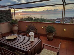 Outdoor dining - Amazing, spacious apartment with 4 bedrooms and stunning view (Cefalù)