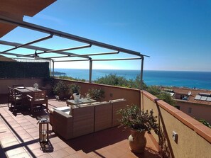 Outdoor dining - Amazing, spacious apartment with 4 bedrooms and stunning view (Cefalù)
