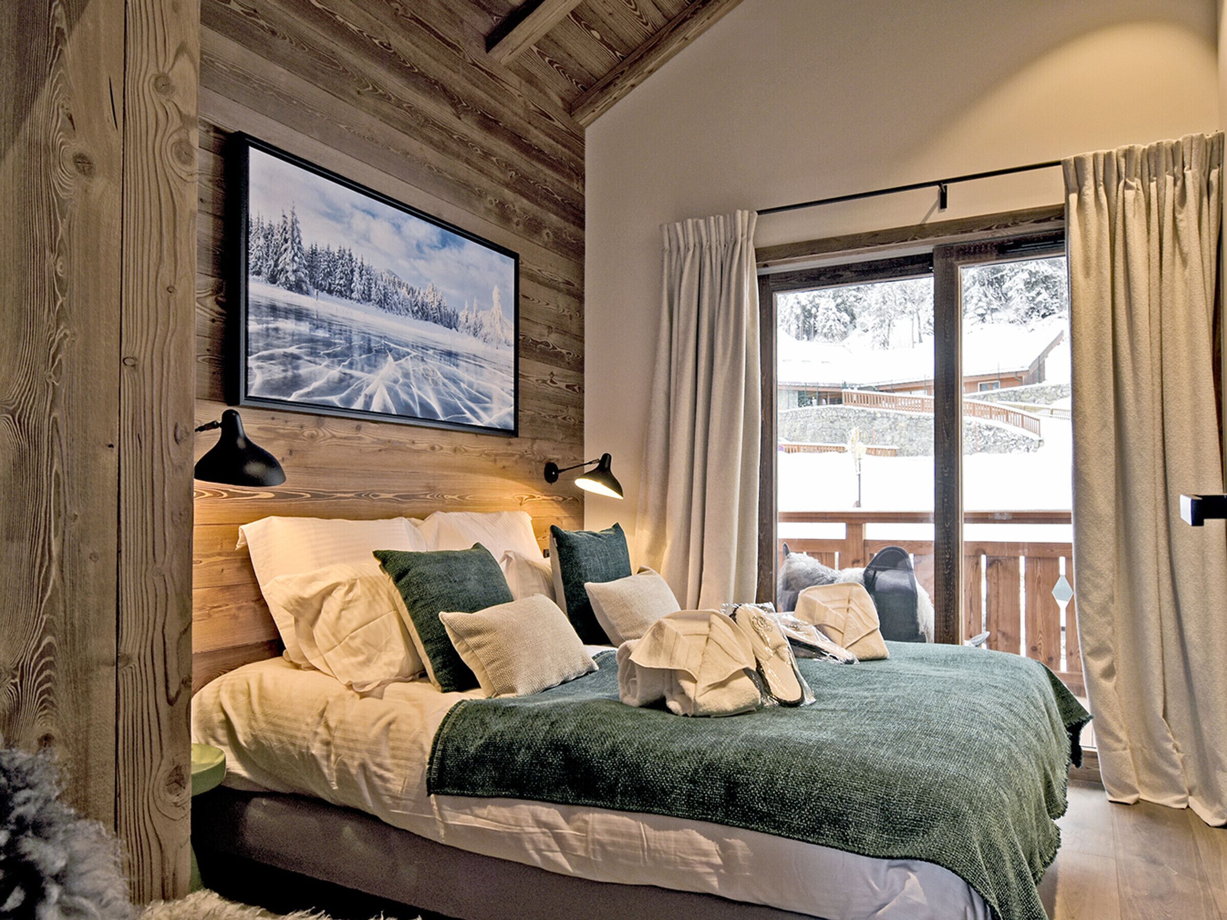 5 bedrooms, free WiFi, bed sheets