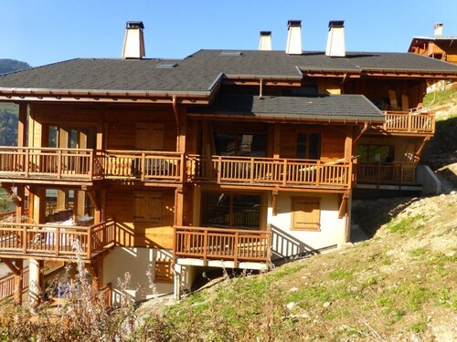 Modern Apartment - 2BR - Sleeps 6 - Balcony - Mountain Views - Ski Shuttle - Village Center Nearby