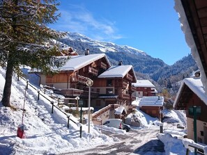 Exterior - Modern Apartment - 2BR - Sleeps 6 - Balcony - Mountain Views - Ski Shuttle - Village Center Nearby (Arêches-Beaufort)