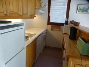 Refrigerador, microondas, horno y lavavajillas 