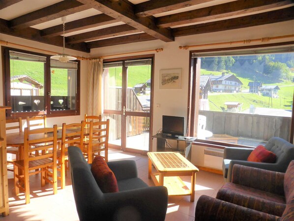 TV - Lovely 2* apt 6 pax, south terrace, ski-in/ski-out (Arêches-Beaufort)