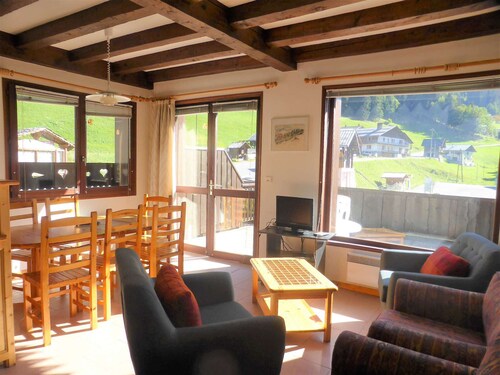 Lovely 2* apt 6 pax, south terrace, ski-in/ski-out