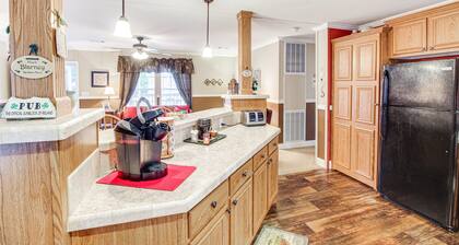 WFH-Friendly: Rural & Secluded Gem in Claxton!