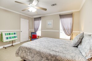 3 bedrooms, desk, laptop workspace, internet
