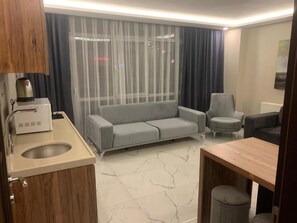 In-room safe, desk, laptop workspace, soundproofing - Royal Residence Bursa (Bursa)