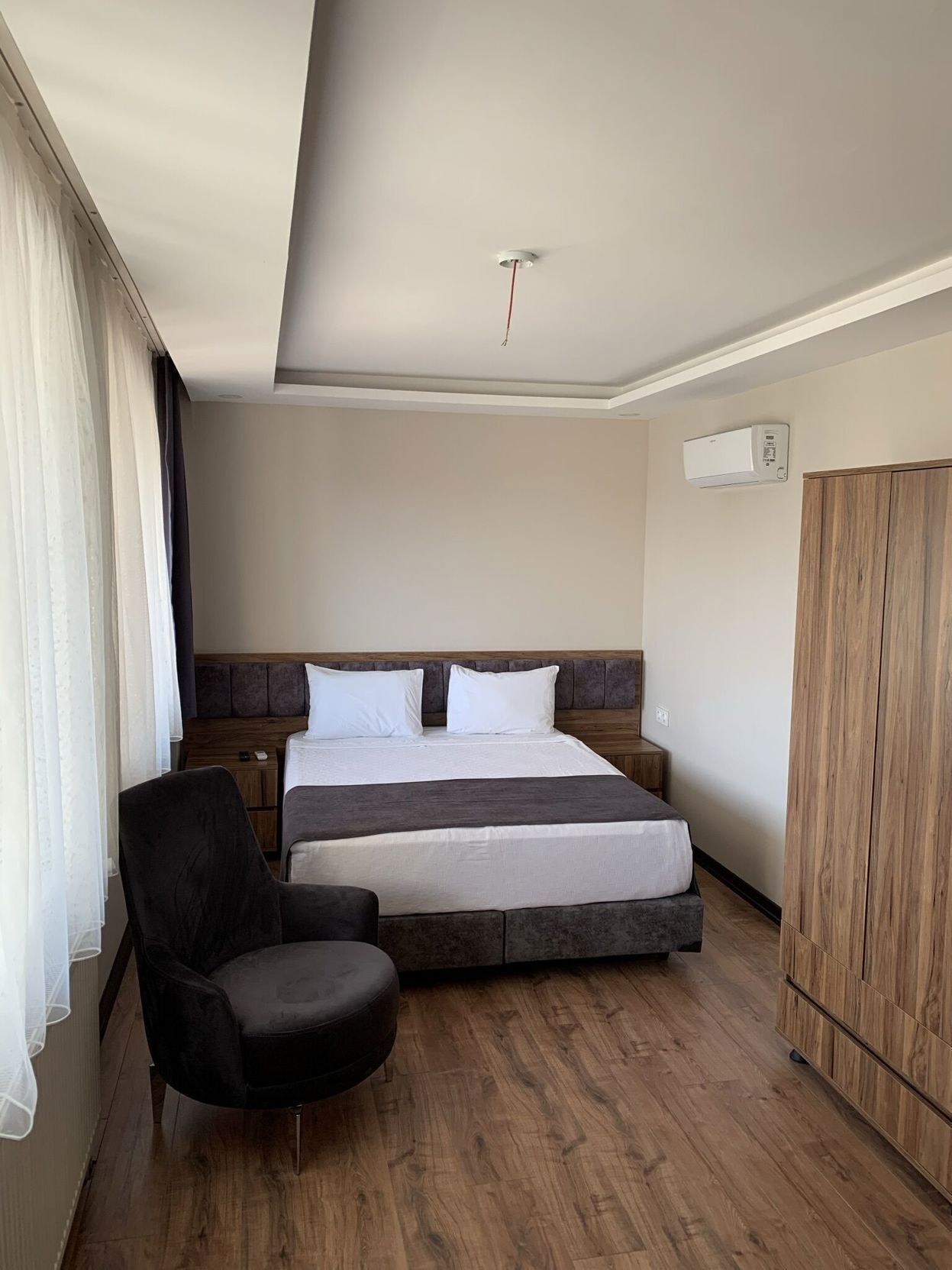 In-room safe, desk, laptop workspace, soundproofing