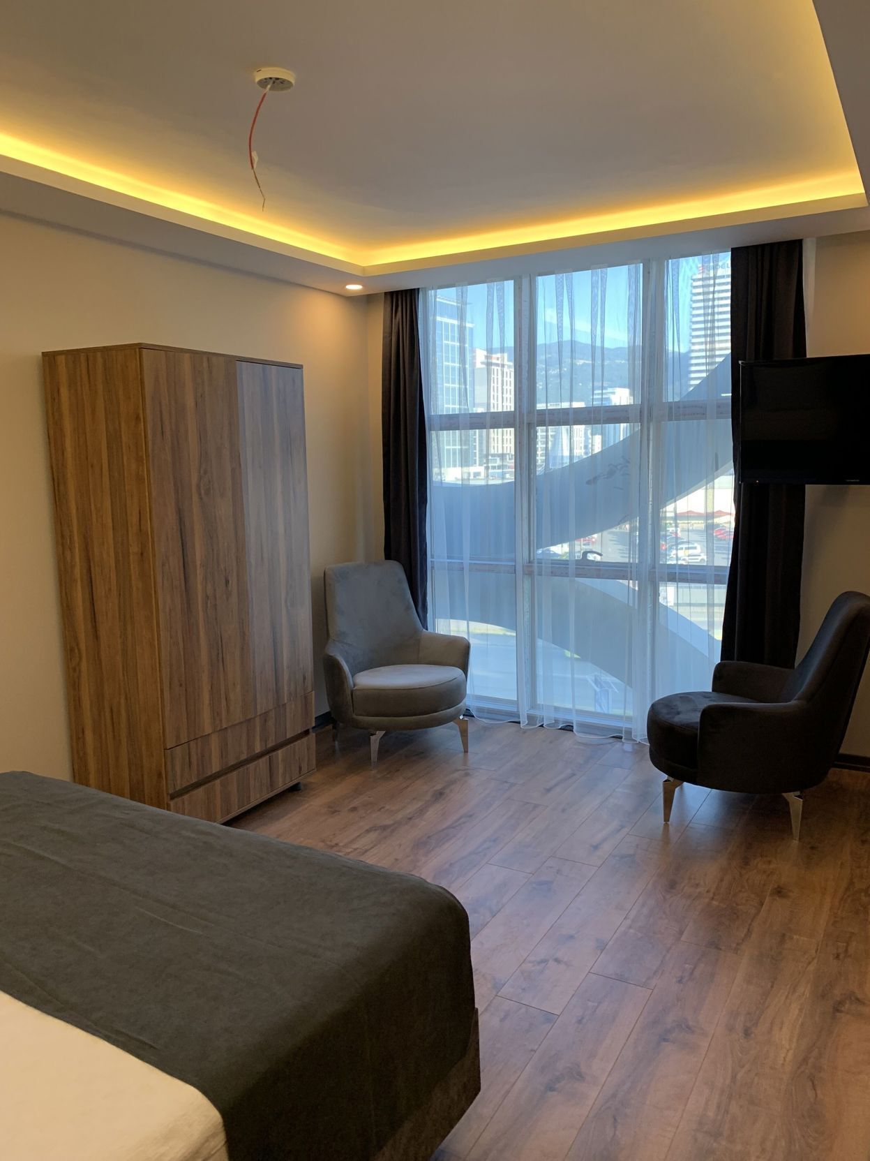 In-room safe, desk, laptop workspace, soundproofing