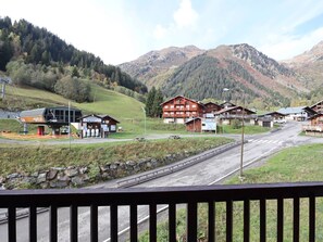 Property grounds - Ski apartment for 6, slopeside, garage, bright duplex (Arêches-Beaufort)