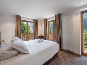 6 quartos, Wi-Fi de cortesia, roupa de cama